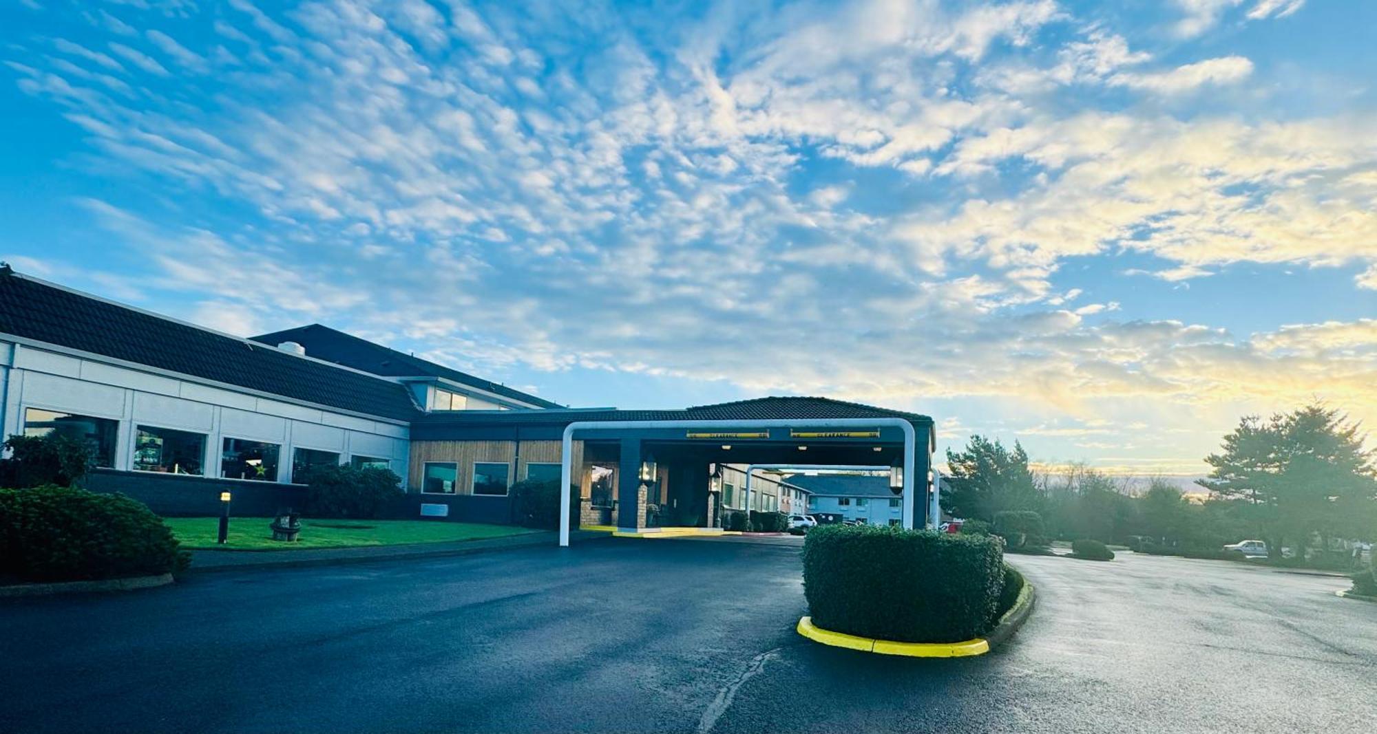 The Tillamook Inn Bagian luar foto