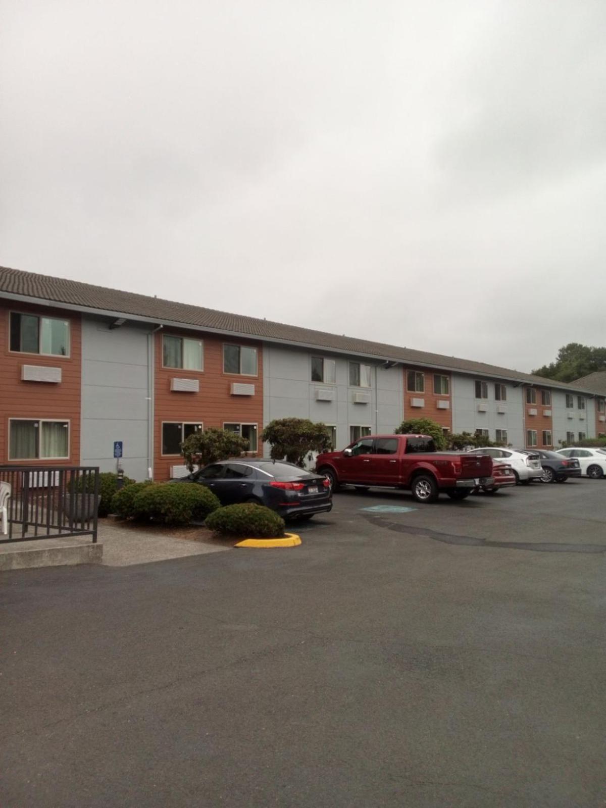 The Tillamook Inn Bagian luar foto