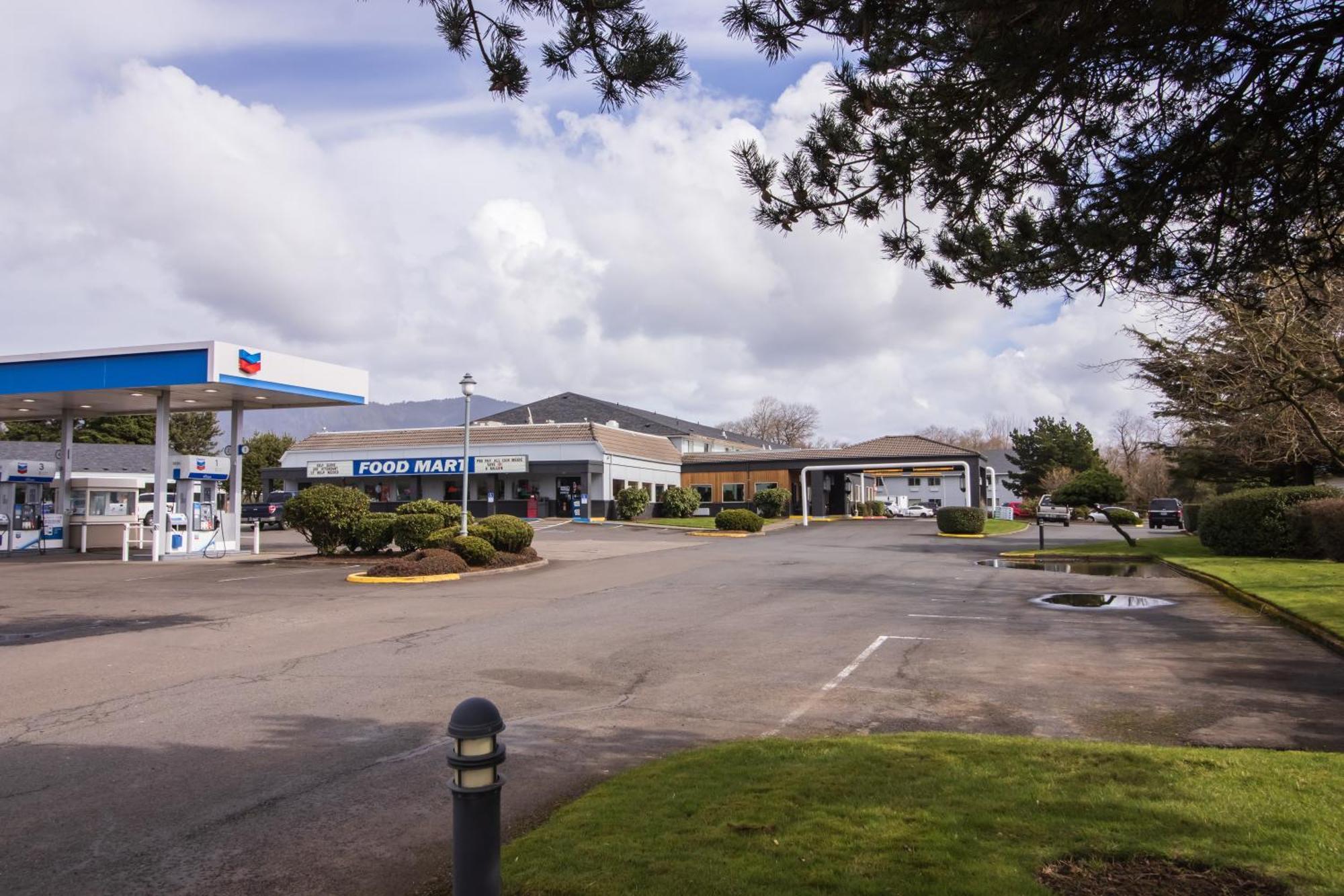The Tillamook Inn Bagian luar foto